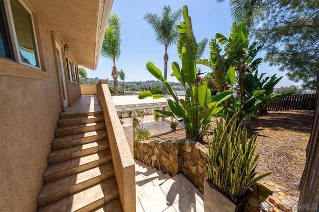 10042 Casa De Oro Blvd, Spring Valley, CA 91977