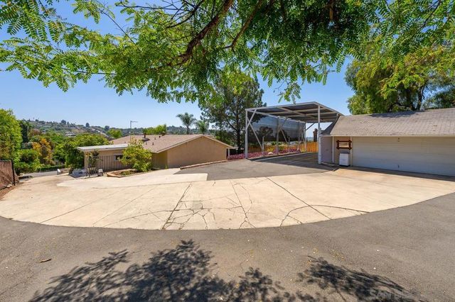 10042 Casa De Oro Blvd, Spring Valley, CA 91977