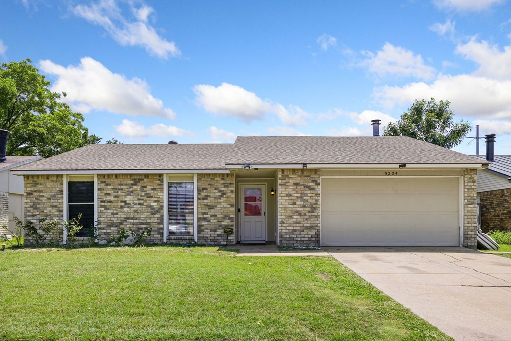 5204 Slay Drive, The Colony, TX 75056
