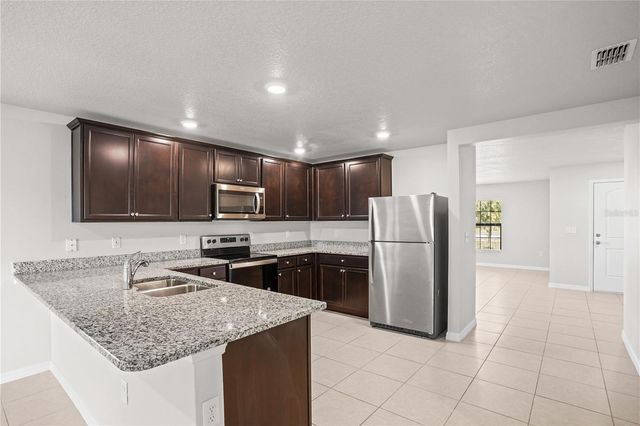 1621 ORNE STREET, Mascotte, FL 34753