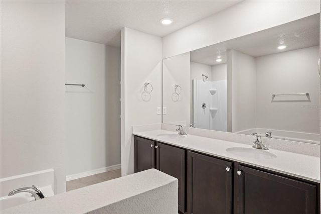 1621 ORNE STREET, Mascotte, FL 34753