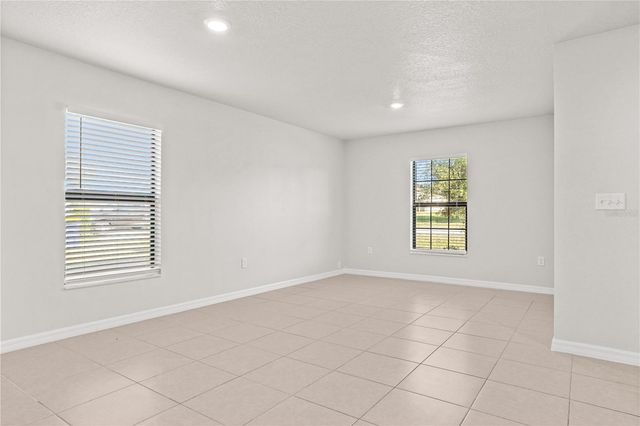 1621 ORNE STREET, Mascotte, FL 34753