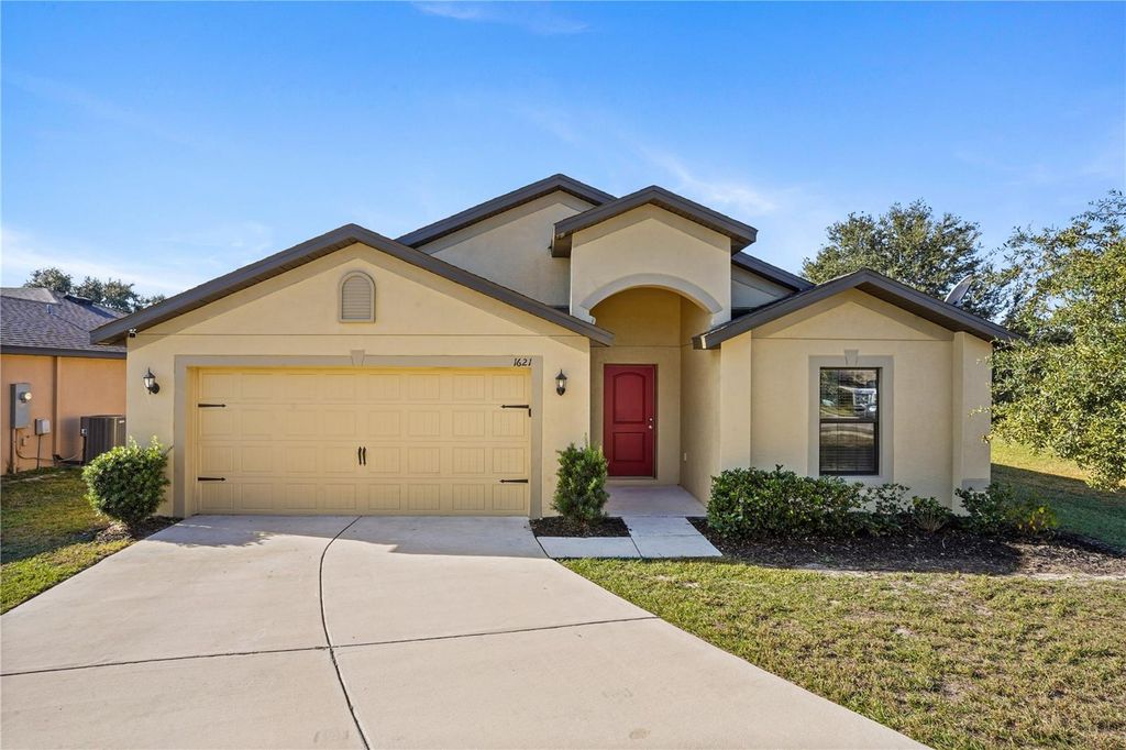 1621 ORNE STREET, Mascotte, FL 34753