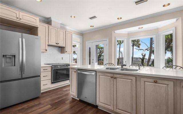 1036 Kittles Island Drive SE, Darien, GA 31305