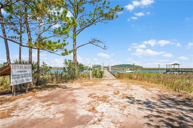 1036 Kittles Island Drive SE, Darien, GA 31305