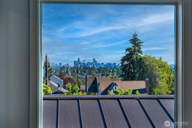 332 NE Elk Place, Seattle, WA 98115