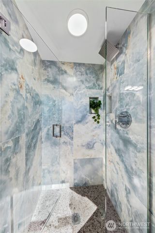 332 NE Elk Place, Seattle, WA 98115