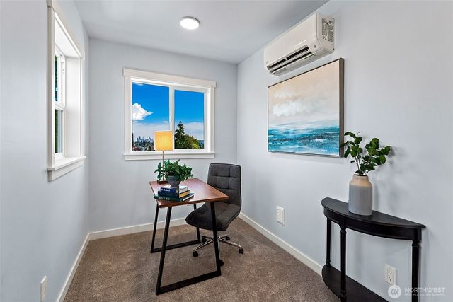 332 NE Elk Place, Seattle, WA 98115