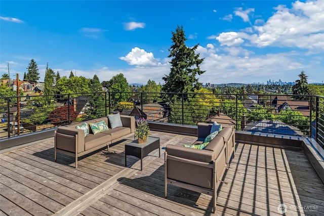 332 NE Elk Place, Seattle, WA 98115