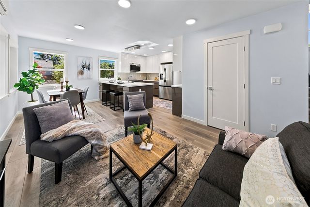 332 NE Elk Place, Seattle, WA 98115