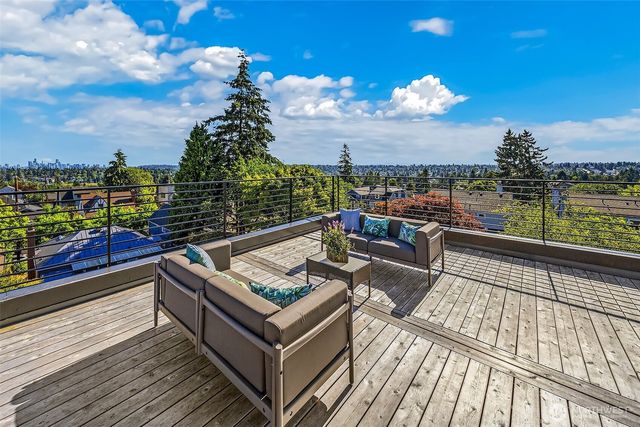 332 NE Elk Place, Seattle, WA 98115
