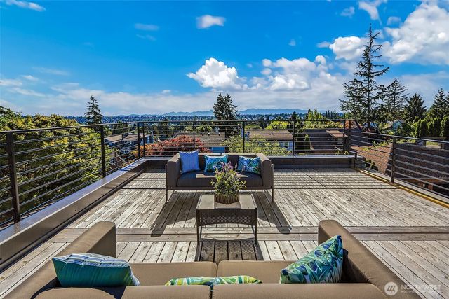 332 NE Elk Place, Seattle, WA 98115