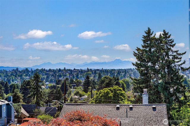332 NE Elk Place, Seattle, WA 98115