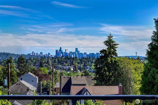 332 NE Elk Place, Seattle, WA 98115