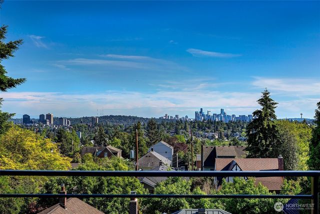 332 NE Elk Place, Seattle, WA 98115