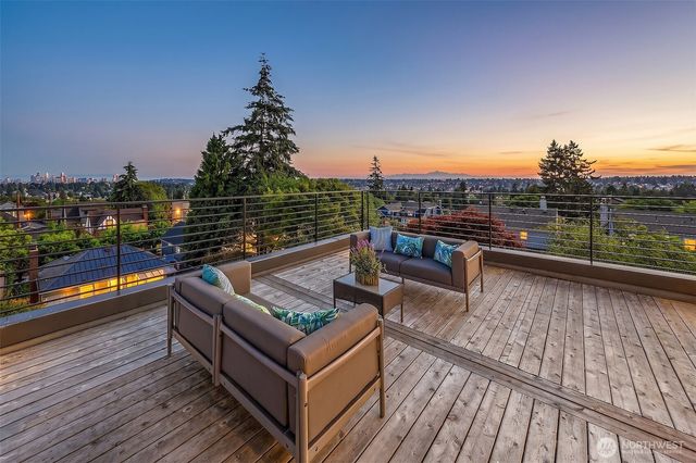 332 NE Elk Place, Seattle, WA 98115