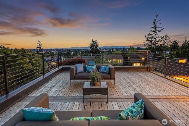 332 NE Elk Place, Seattle, WA 98115