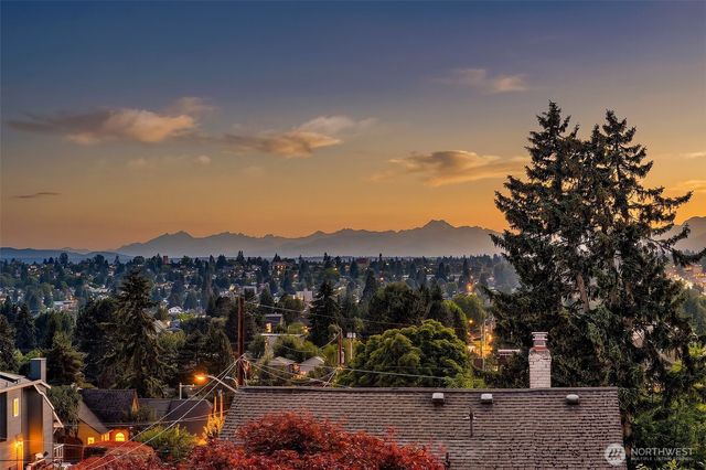 332 NE Elk Place, Seattle, WA 98115