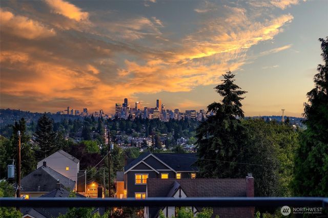 332 NE Elk Place, Seattle, WA 98115