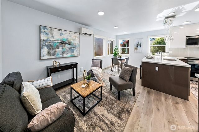 332 NE Elk Place, Seattle, WA 98115
