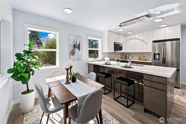 332 NE Elk Place, Seattle, WA 98115