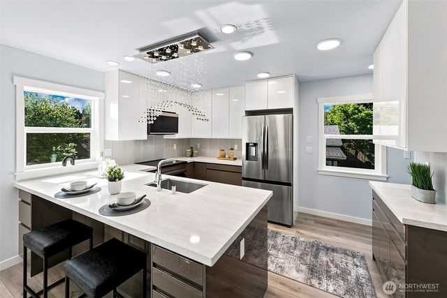 332 NE Elk Place, Seattle, WA 98115