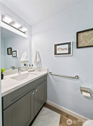 332 NE Elk Place, Seattle, WA 98115