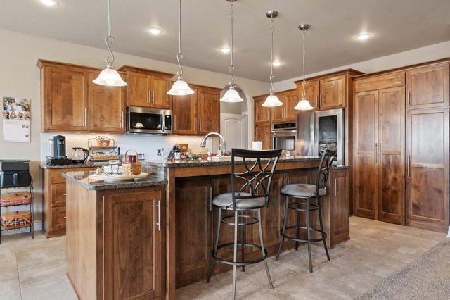 1205 N Bay Meadow Court, Nixa, MO 65714