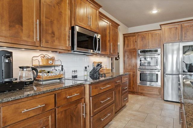 1205 N Bay Meadow Court, Nixa, MO 65714