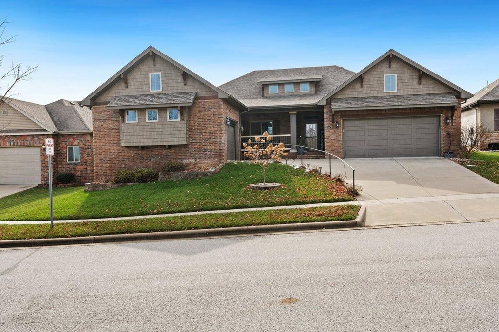 1205 N Bay Meadow Court, Nixa, MO 65714