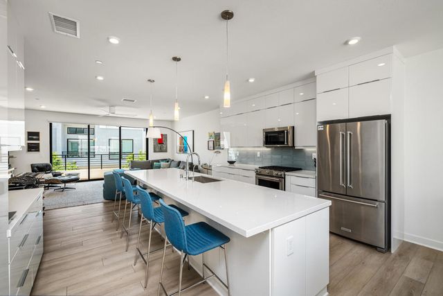 890 Cameron Center Drive, Palm Springs, CA 92264