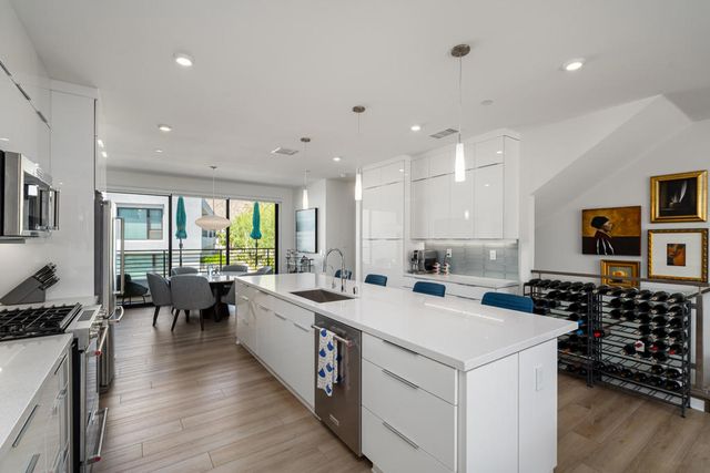 890 Cameron Center Drive, Palm Springs, CA 92264