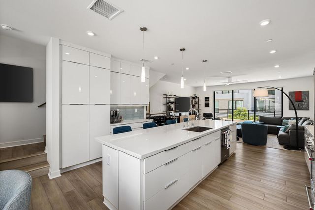 890 Cameron Center Drive, Palm Springs, CA 92264