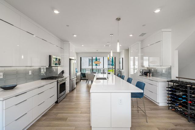 890 Cameron Center Drive, Palm Springs, CA 92264