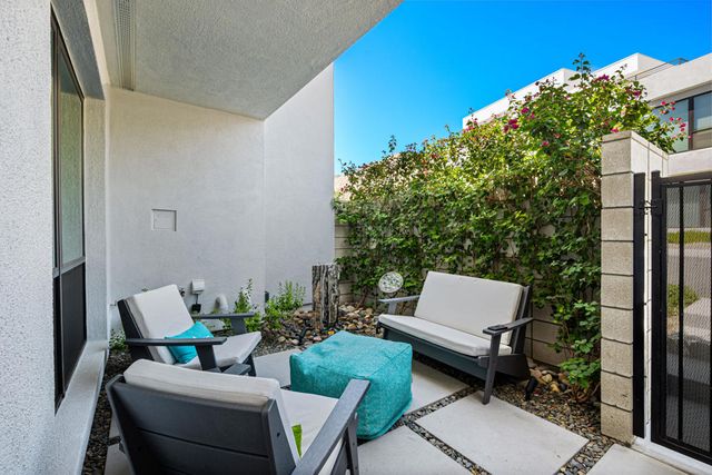 890 Cameron Center Drive, Palm Springs, CA 92264