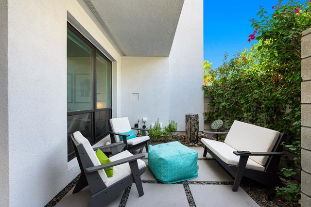 890 Cameron Center Drive, Palm Springs, CA 92264