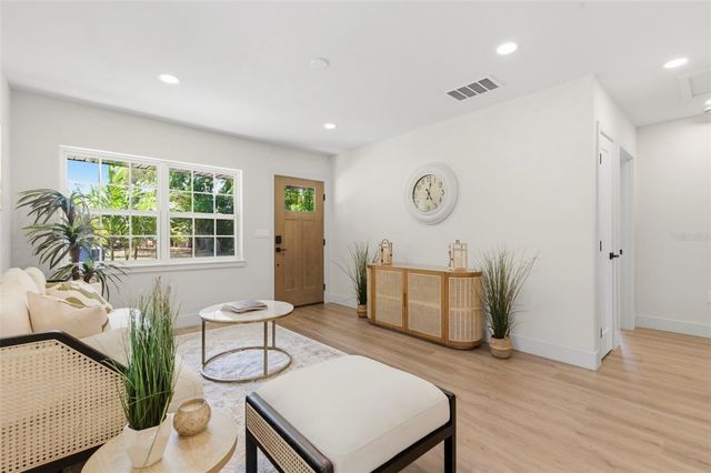 8051 26TH AVENUE N, St Petersburg, FL 33710