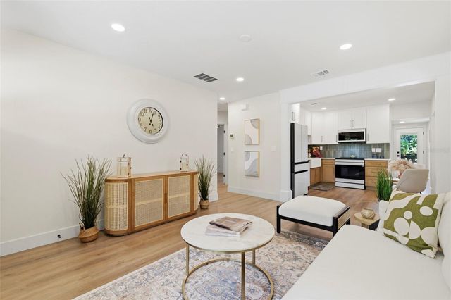 8051 26TH AVENUE N, St Petersburg, FL 33710