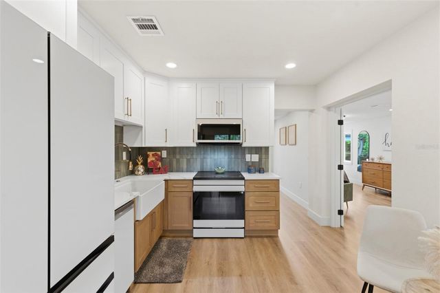 8051 26TH AVENUE N, St Petersburg, FL 33710