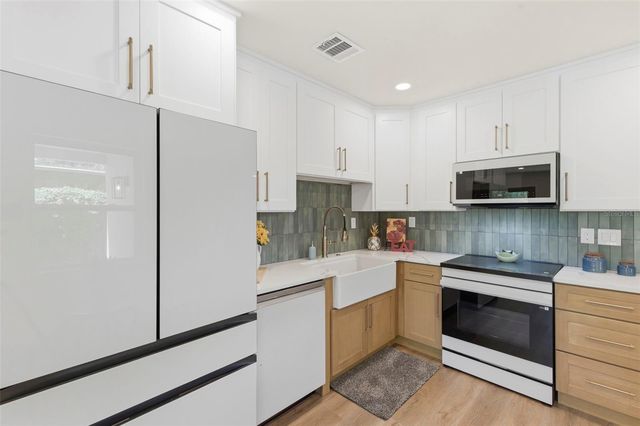 8051 26TH AVENUE N, St Petersburg, FL 33710