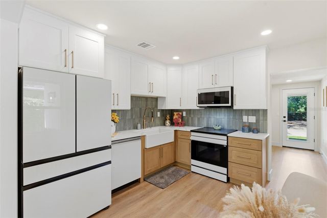 8051 26TH AVENUE N, St Petersburg, FL 33710