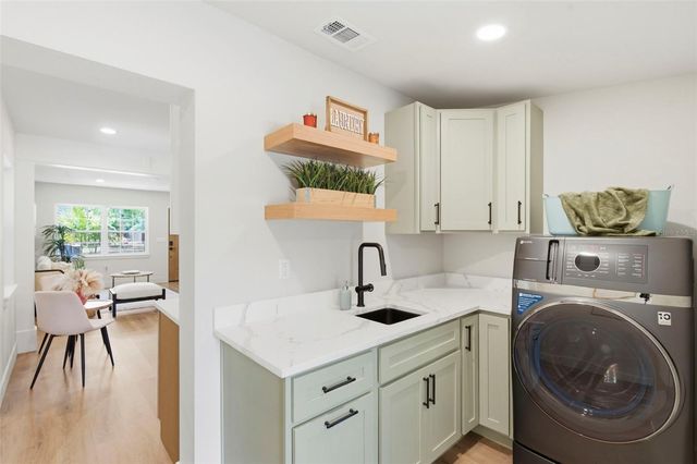 8051 26TH AVENUE N, St Petersburg, FL 33710