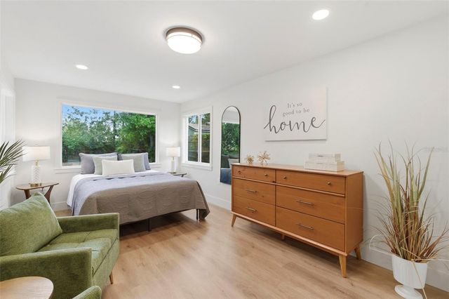 8051 26TH AVENUE N, St Petersburg, FL 33710