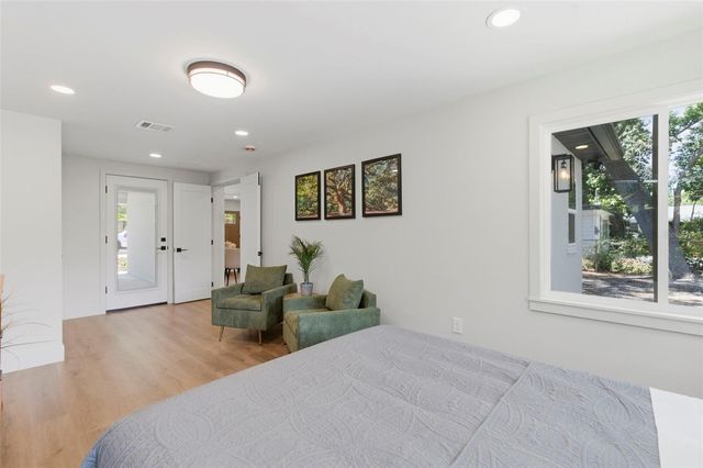 8051 26TH AVENUE N, St Petersburg, FL 33710