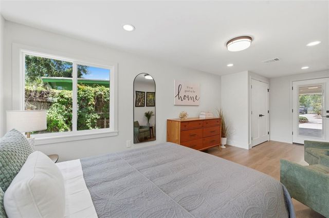 8051 26TH AVENUE N, St Petersburg, FL 33710