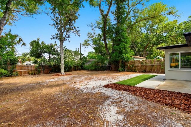 8051 26TH AVENUE N, St Petersburg, FL 33710