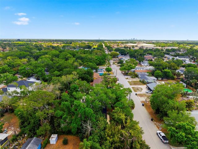 8051 26TH AVENUE N, St Petersburg, FL 33710