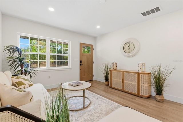 8051 26TH AVENUE N, St Petersburg, FL 33710