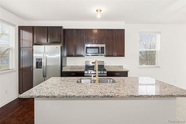478 N Wixom Road, Wixom, MI 48393