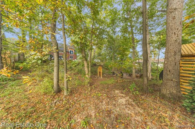 000 Canyon Drive, Milford, MI 48380